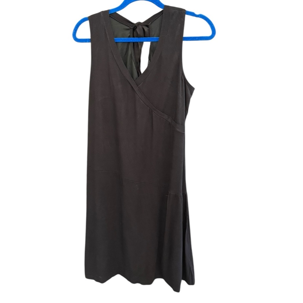 Donna Karan Crossover V-Neck  One Tier with Keyhole/Bowback